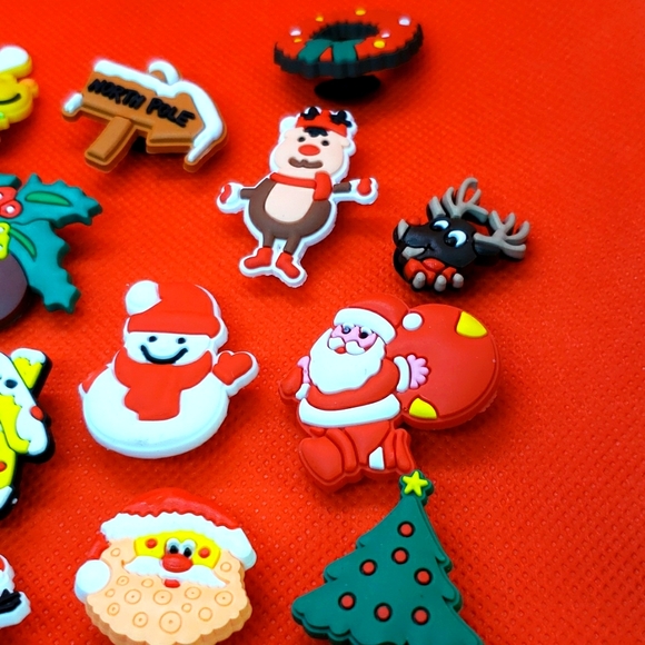 🎅🤶 Christmas Shoe Charms - 38 Pcs - Picture 2 of 9